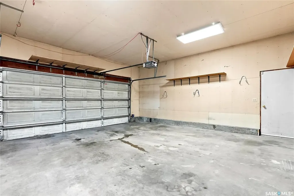 539 Emmeline Key Saskatoon SK S7J 5G8