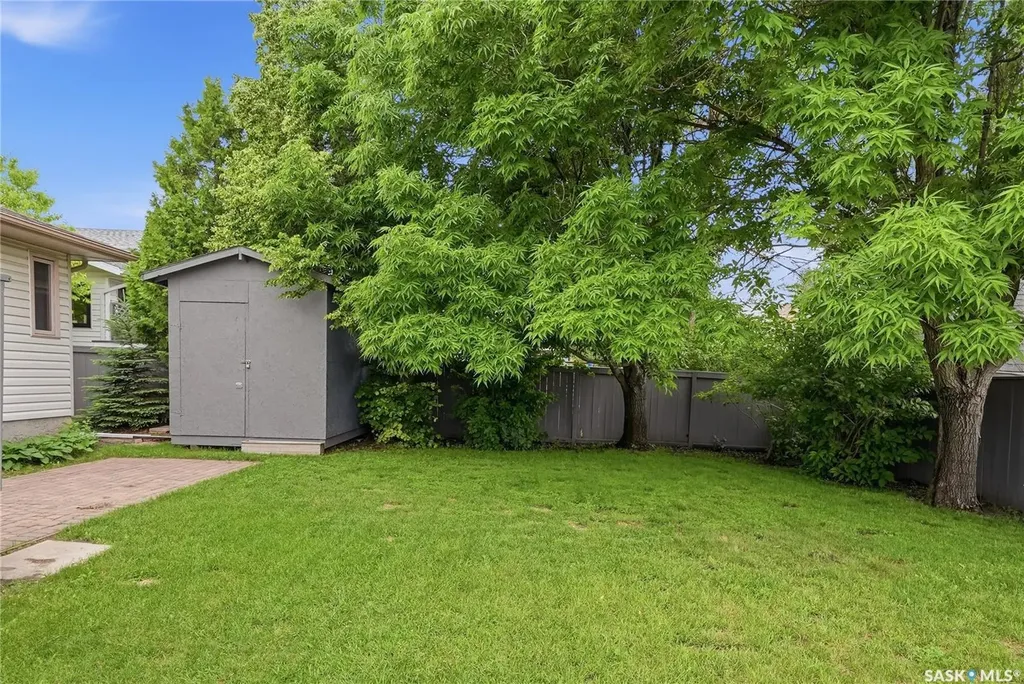 539 Emmeline Key Saskatoon SK S7J 5G8
