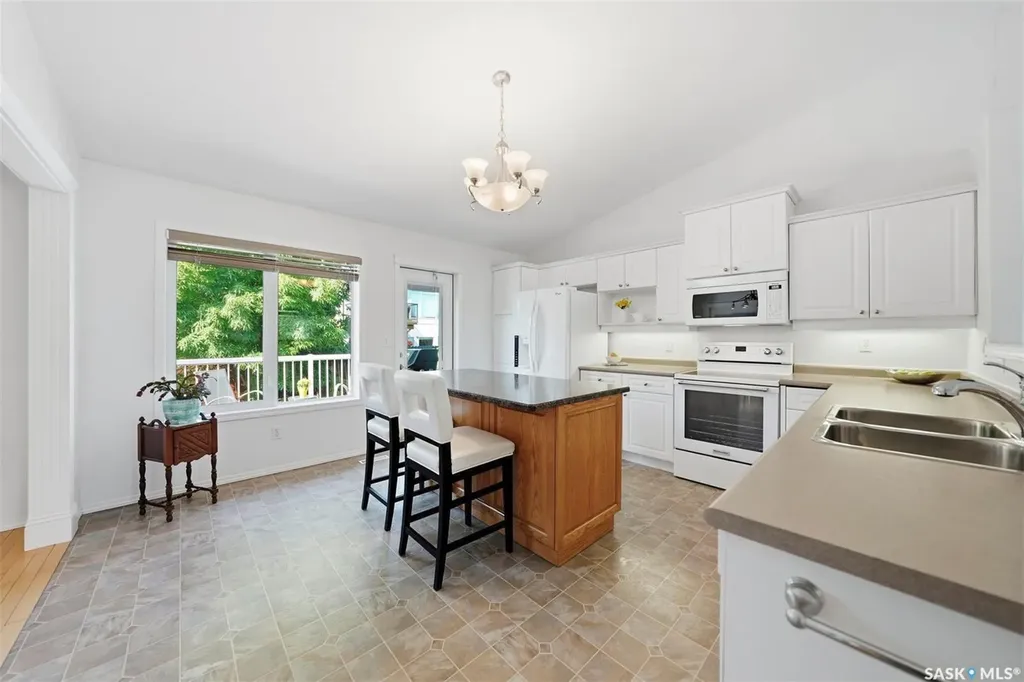 418 Bayfield Crescent Saskatoon SK S7V 1E6