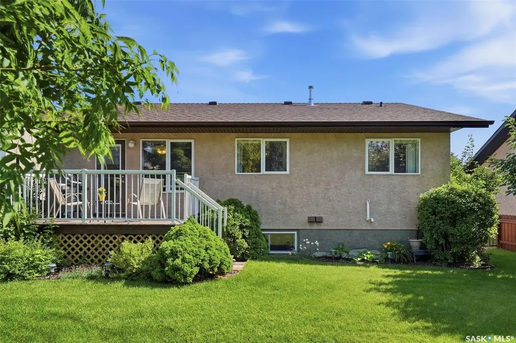 418 Bayfield Crescent Saskatoon SK S7V 1E6