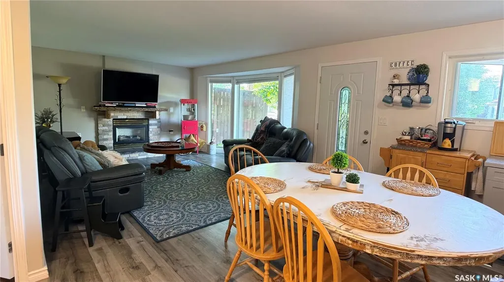 709 Prospect Avenue Oxbow SK S0C 2B0