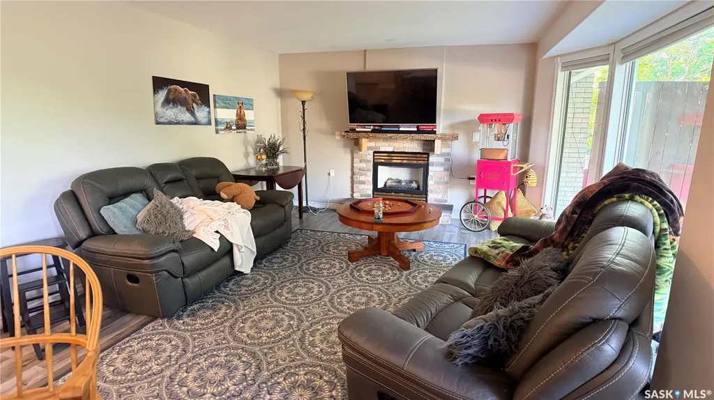 709 Prospect Avenue Oxbow SK S0C 2B0