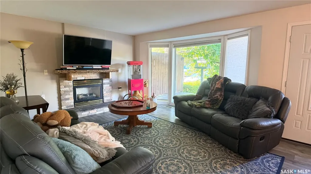 709 Prospect Avenue Oxbow SK S0C 2B0
