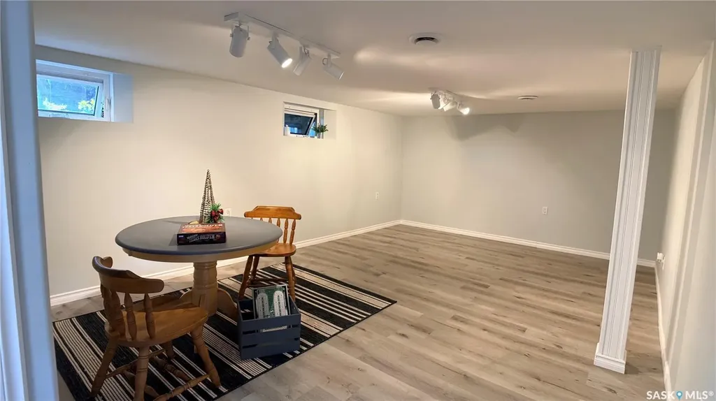 709 Prospect Avenue Oxbow SK S0C 2B0