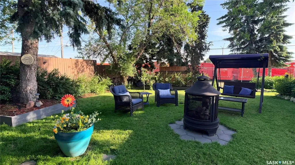 709 Prospect Avenue Oxbow SK S0C 2B0