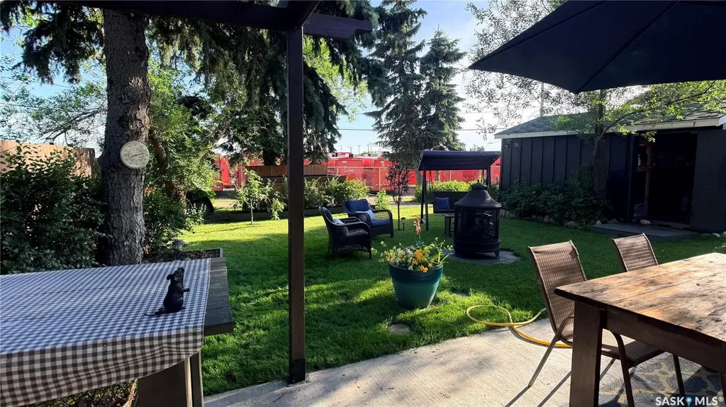 709 Prospect Avenue Oxbow SK S0C 2B0