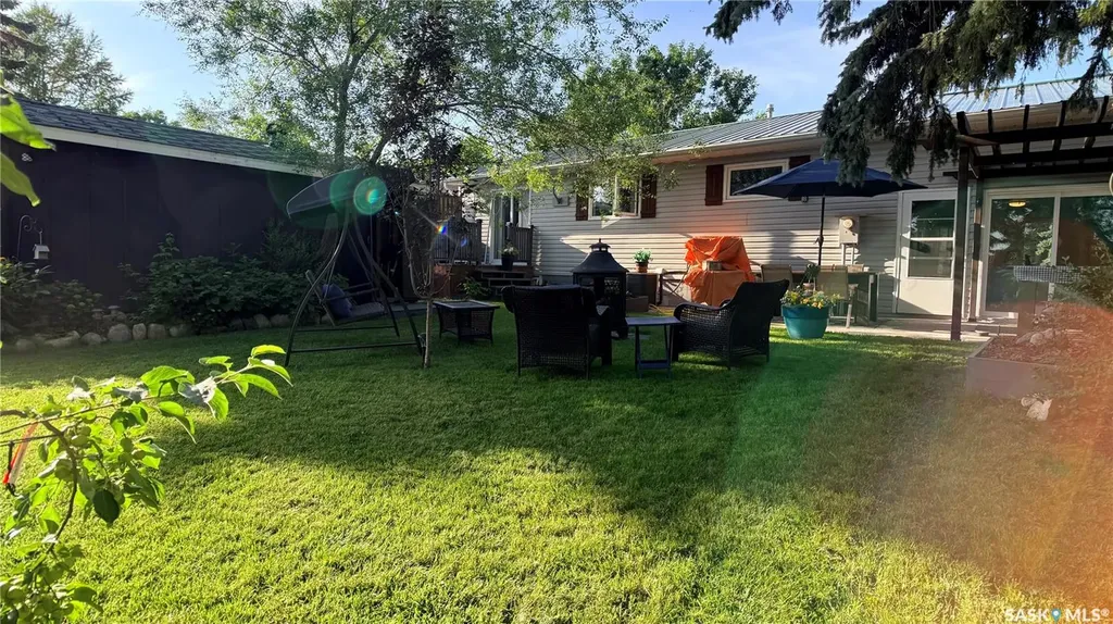 709 Prospect Avenue Oxbow SK S0C 2B0