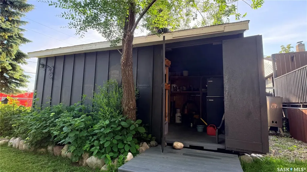709 Prospect Avenue Oxbow SK S0C 2B0