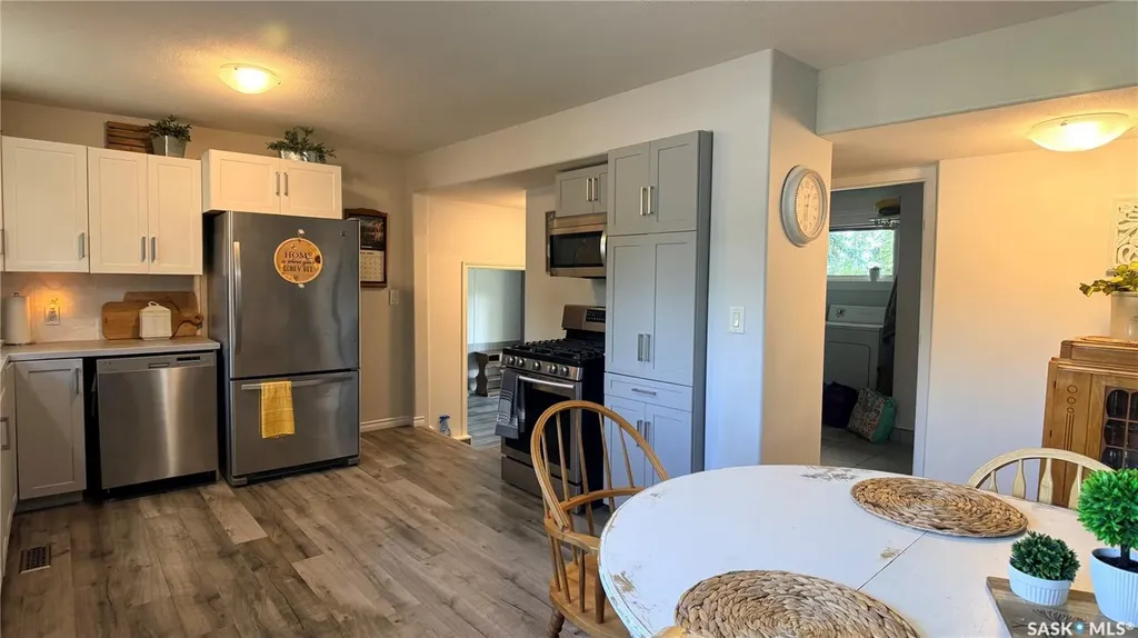 709 Prospect Avenue Oxbow SK S0C 2B0
