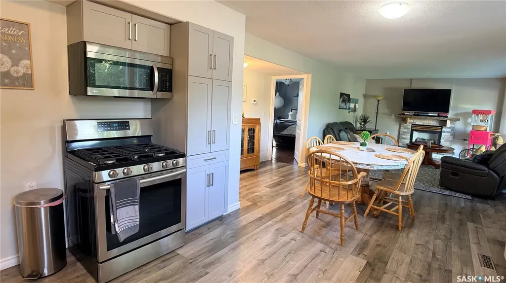 709 Prospect Avenue Oxbow SK S0C 2B0