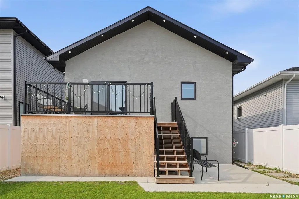 411 Schmeiser Bend Saskatoon SK S7N 2P3