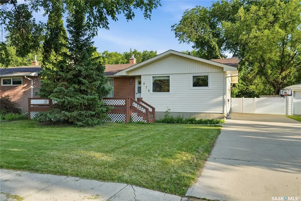619 Murray Avenue E Regina SK S4N 1K1