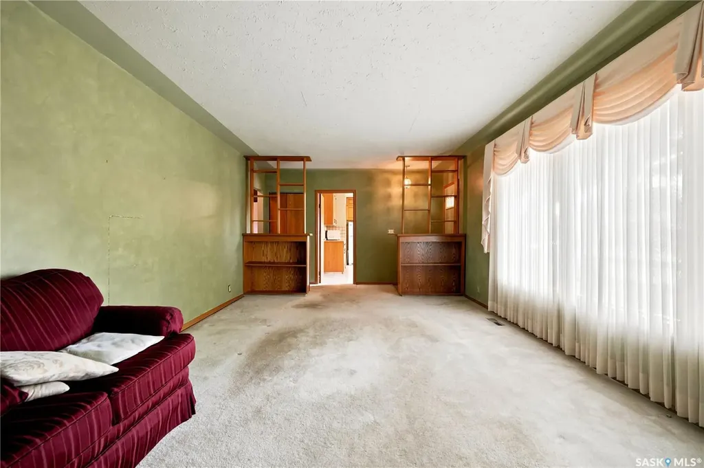 619 Murray Avenue E Regina SK S4N 1K1