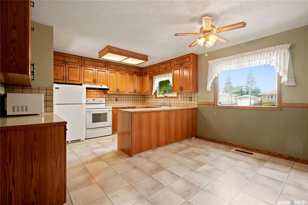 619 Murray Avenue E Regina SK S4N 1K1