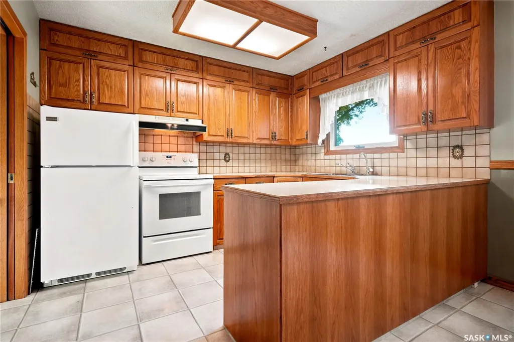 619 Murray Avenue E Regina SK S4N 1K1