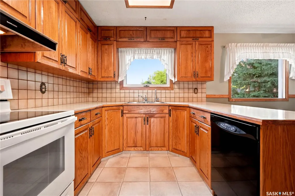 619 Murray Avenue E Regina SK S4N 1K1