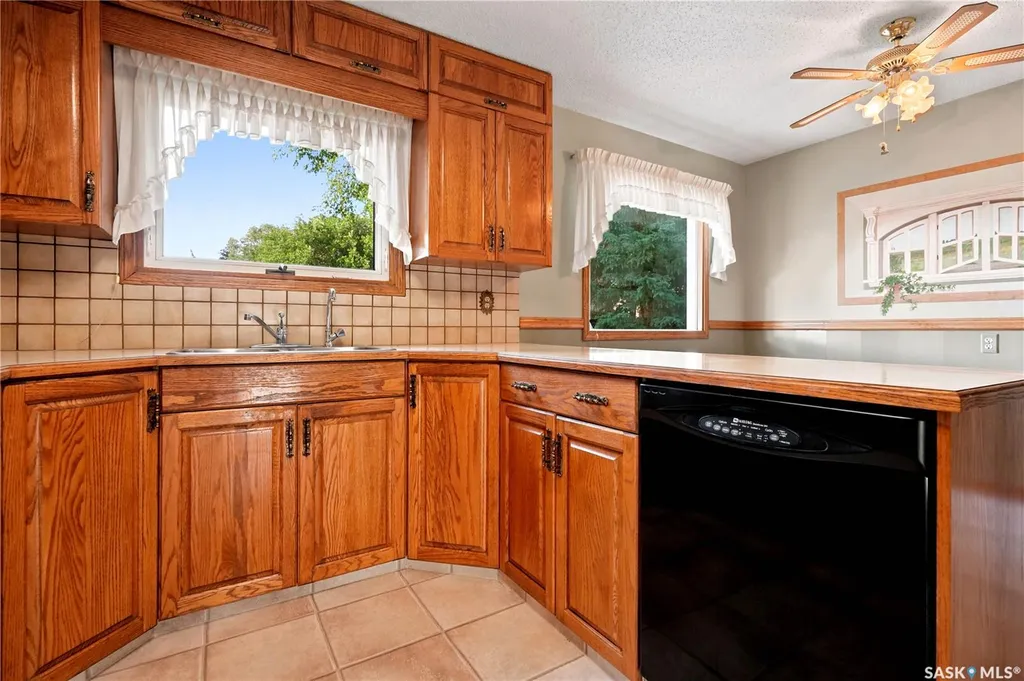 619 Murray Avenue E Regina SK S4N 1K1