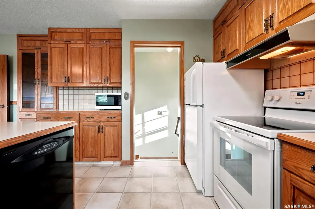 619 Murray Avenue E Regina SK S4N 1K1