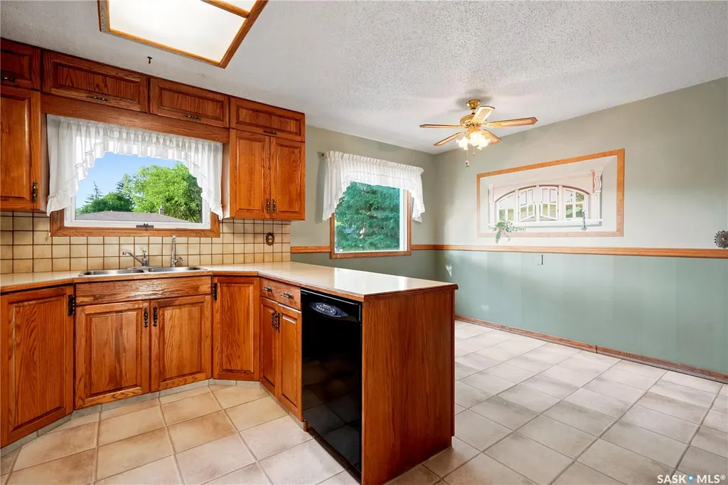 619 Murray Avenue E Regina SK S4N 1K1