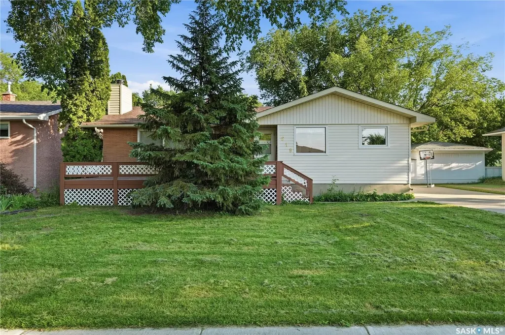 619 Murray Avenue E Regina SK S4N 1K1