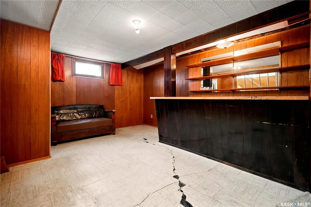 619 Murray Avenue E Regina SK S4N 1K1