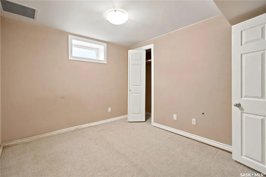 619 Murray Avenue E Regina SK S4N 1K1