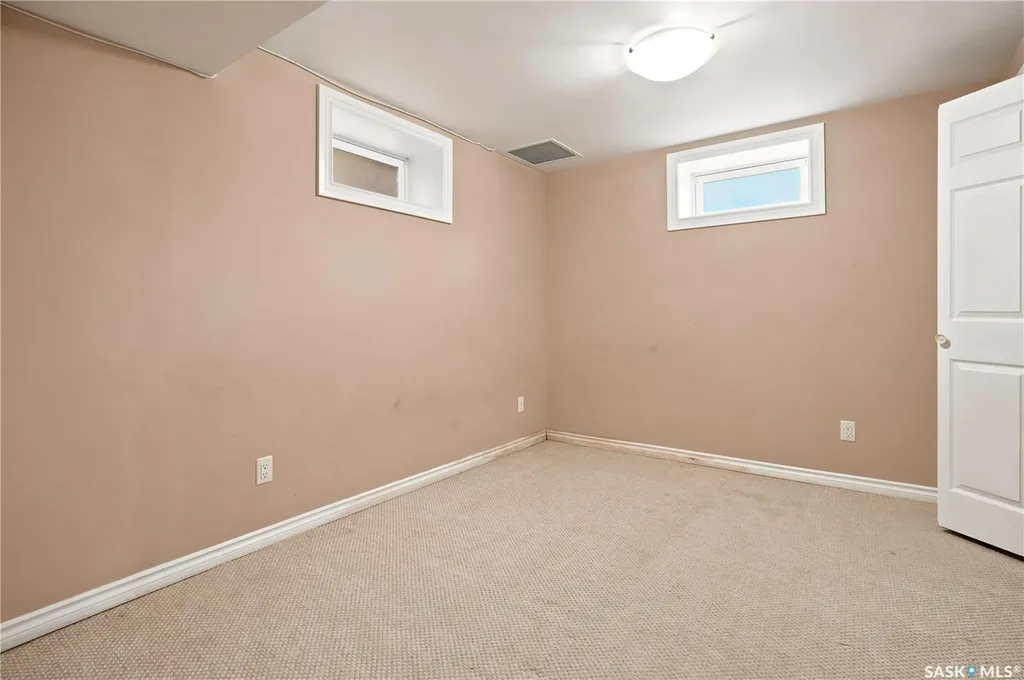 619 Murray Avenue E Regina SK S4N 1K1