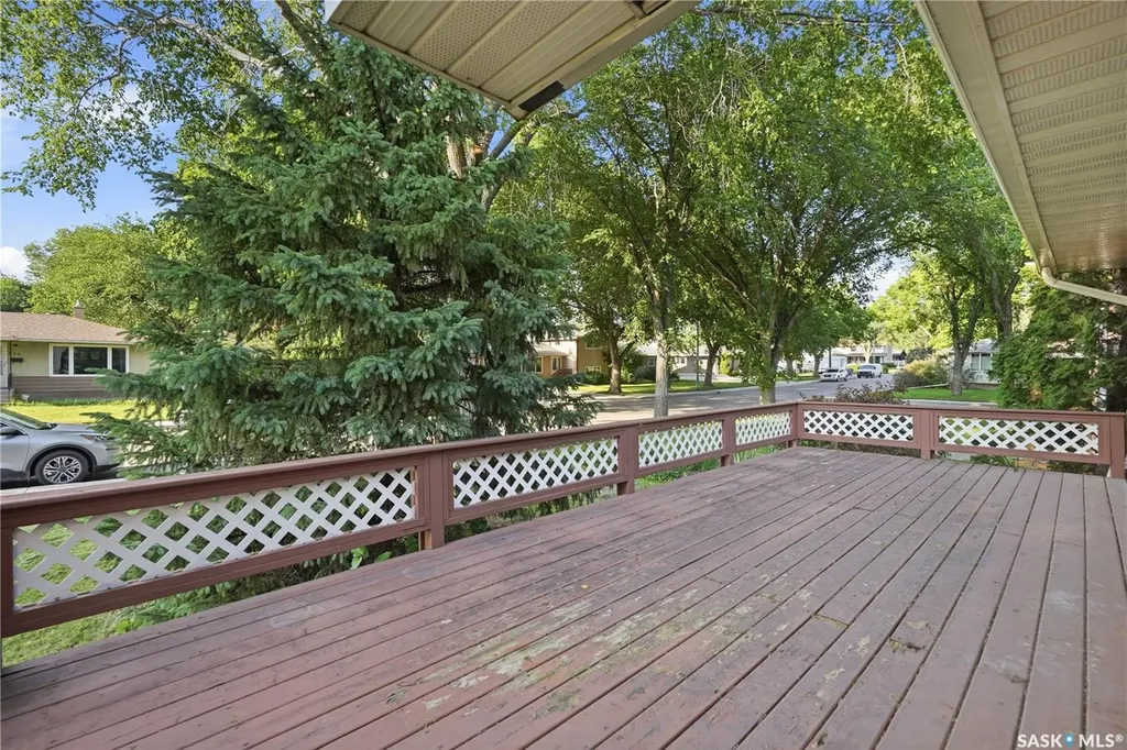 619 Murray Avenue E Regina SK S4N 1K1