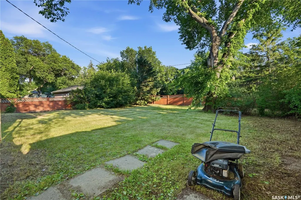 619 Murray Avenue E Regina SK S4N 1K1