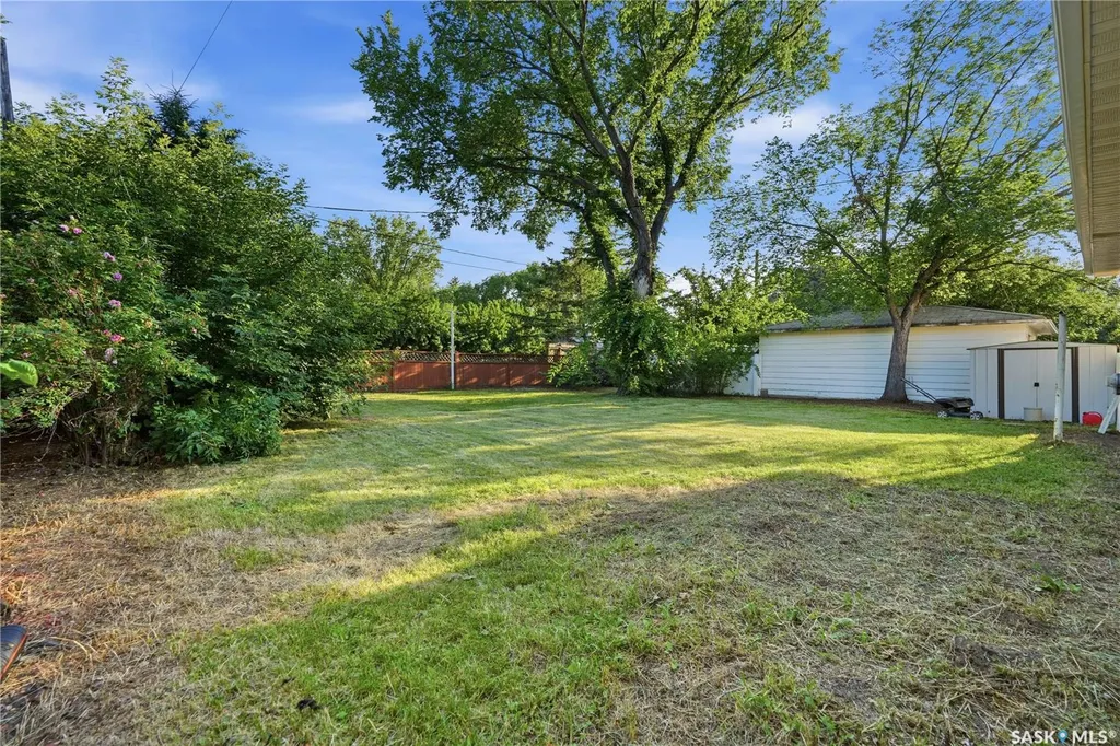 619 Murray Avenue E Regina SK S4N 1K1