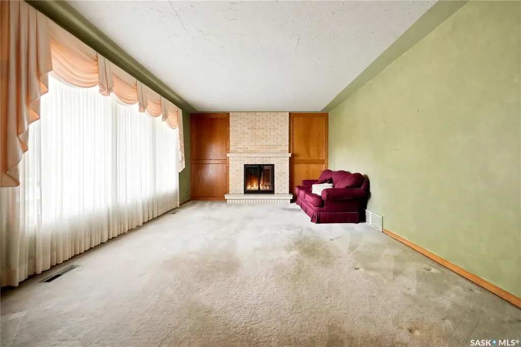 619 Murray Avenue E Regina SK S4N 1K1