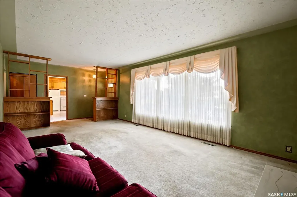 619 Murray Avenue E Regina SK S4N 1K1