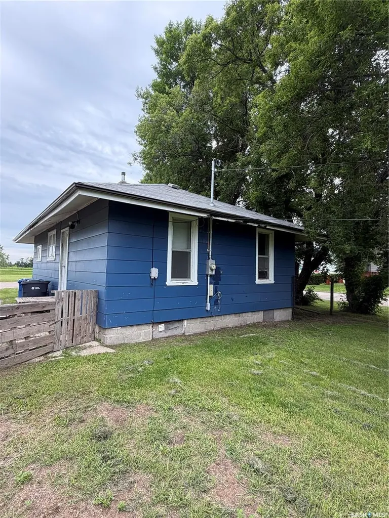 10 Railway Avenue Redvers SK S0C 2H0