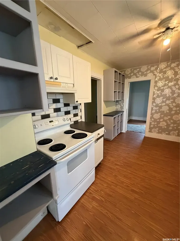 10 Railway Avenue Redvers SK S0C 2H0