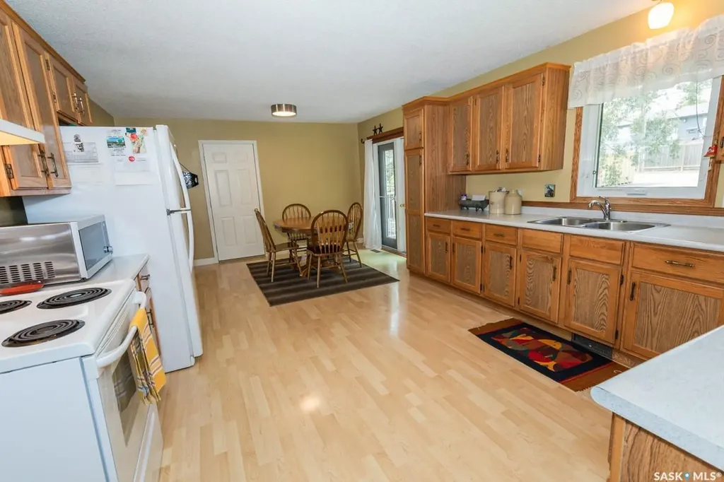 729 Saskatchewan Avenue Kerrobert SK S0L 1R0