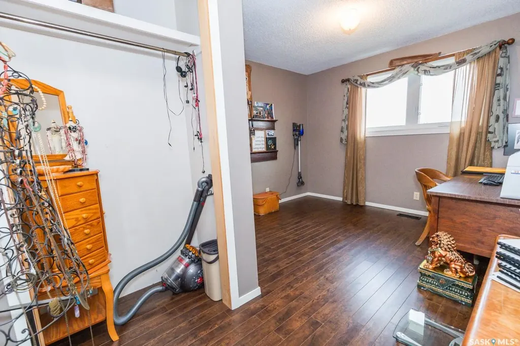 729 Saskatchewan Avenue Kerrobert SK S0L 1R0