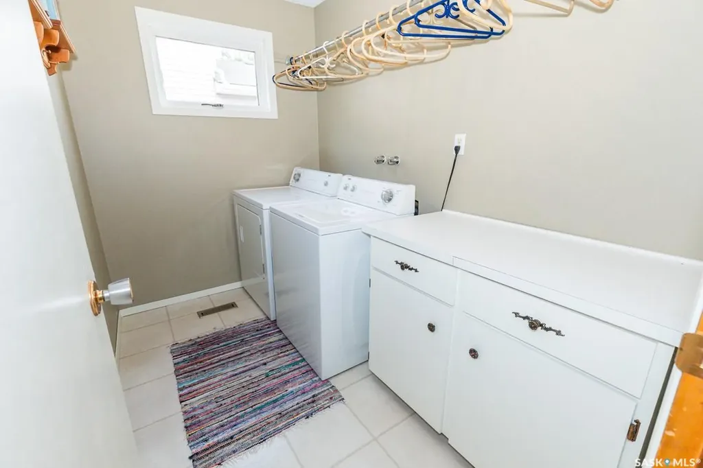 729 Saskatchewan Avenue Kerrobert SK S0L 1R0