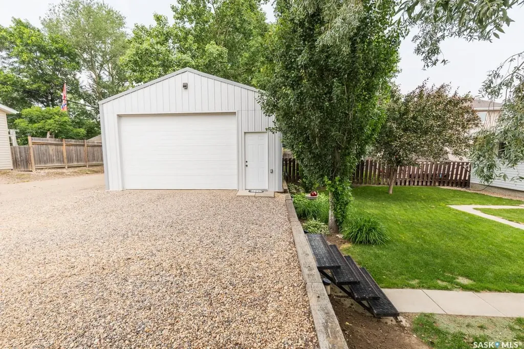729 Saskatchewan Avenue Kerrobert SK S0L 1R0