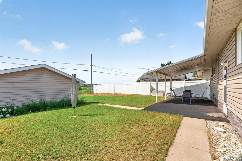 1311 Stadacona Street W Moose Jaw SK S6H 6L4