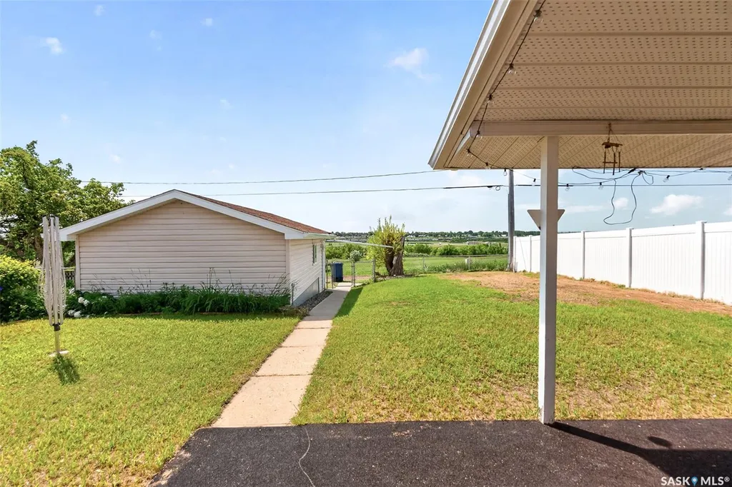 1311 Stadacona Street W Moose Jaw SK S6H 6L4