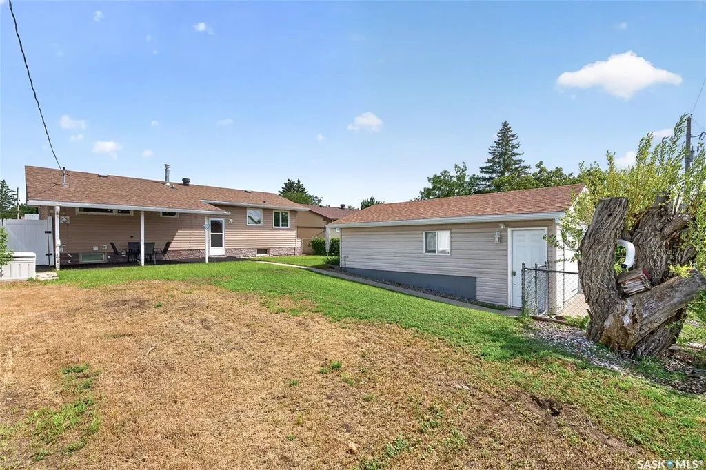 1311 Stadacona Street W Moose Jaw SK S6H 6L4