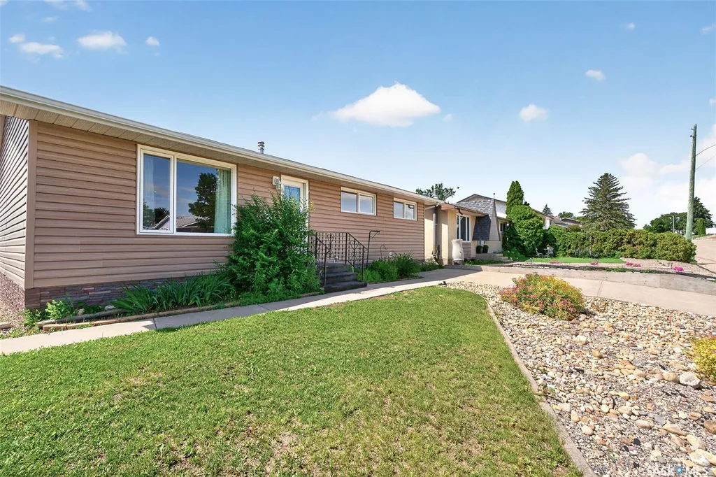 1311 Stadacona Street W Moose Jaw SK S6H 6L4