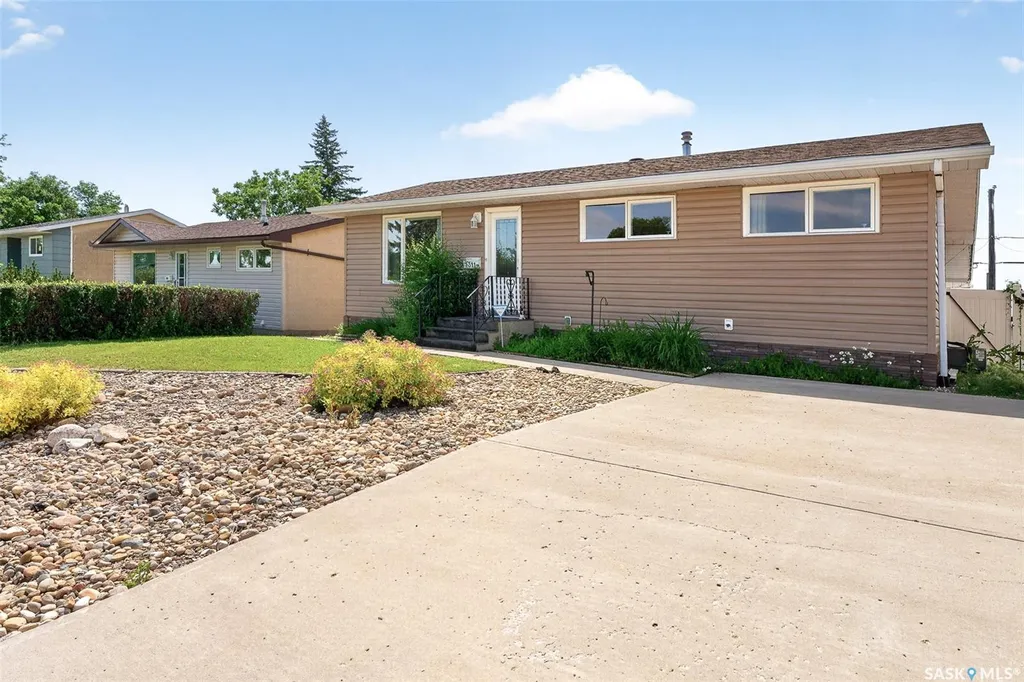 1311 Stadacona Street W Moose Jaw SK S6H 6L4