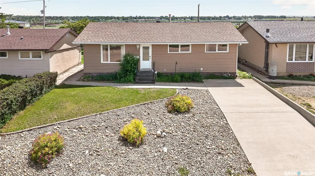 1311 Stadacona Street W Moose Jaw SK S6H 6L4