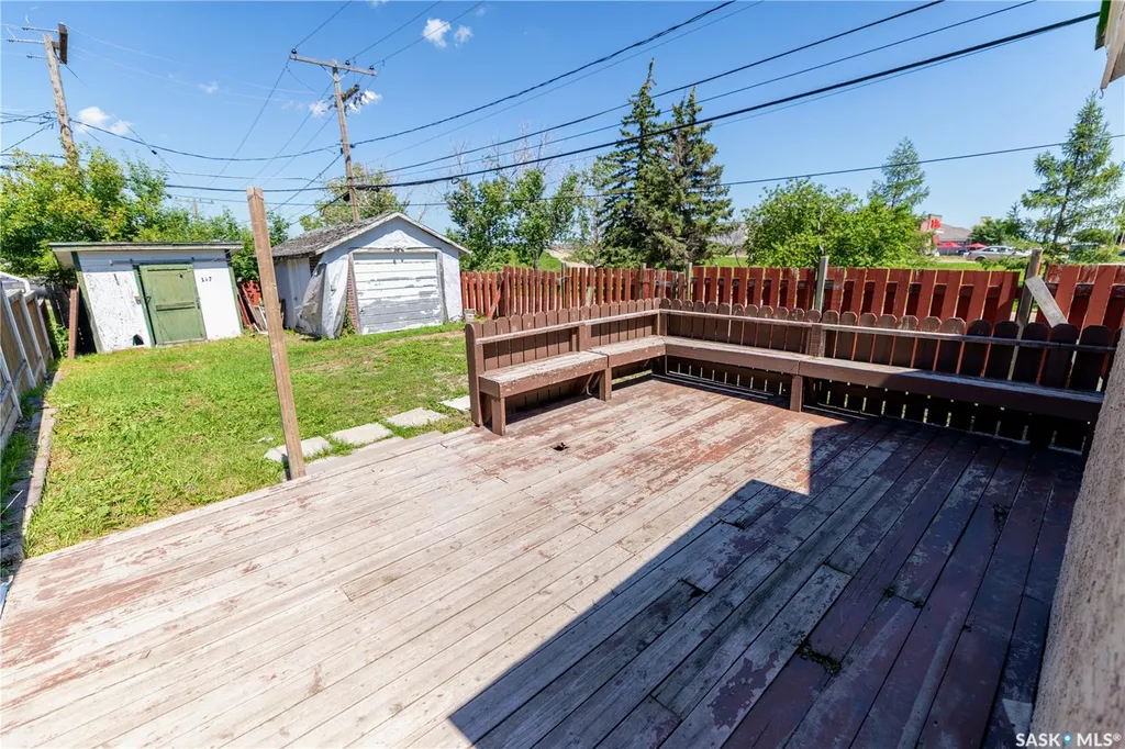 910 Lillooet Street W Moose Jaw SK S6H 4Z8