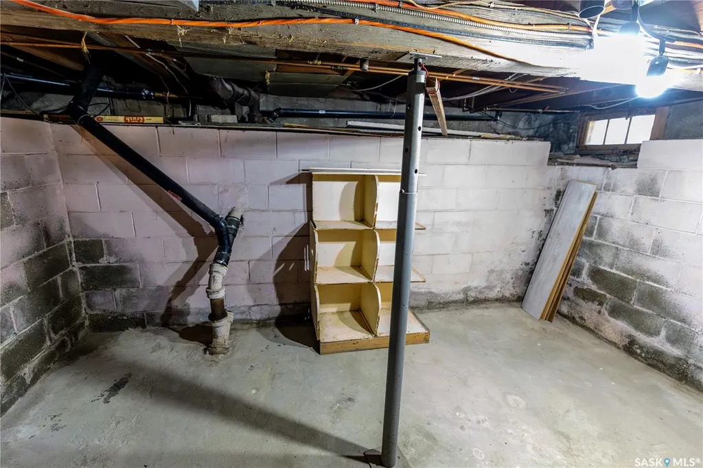 910 Lillooet Street W Moose Jaw SK S6H 4Z8