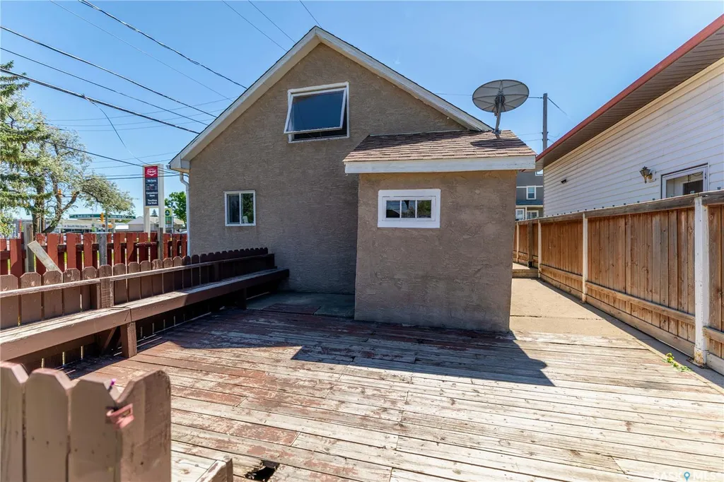 910 Lillooet Street W Moose Jaw SK S6H 4Z8