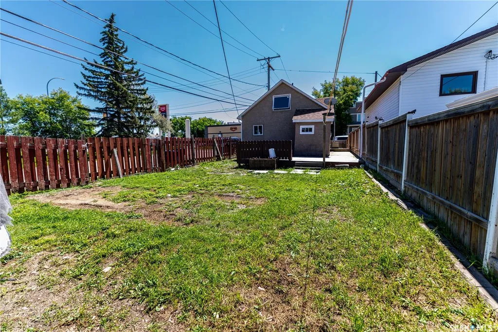 910 Lillooet Street W Moose Jaw SK S6H 4Z8