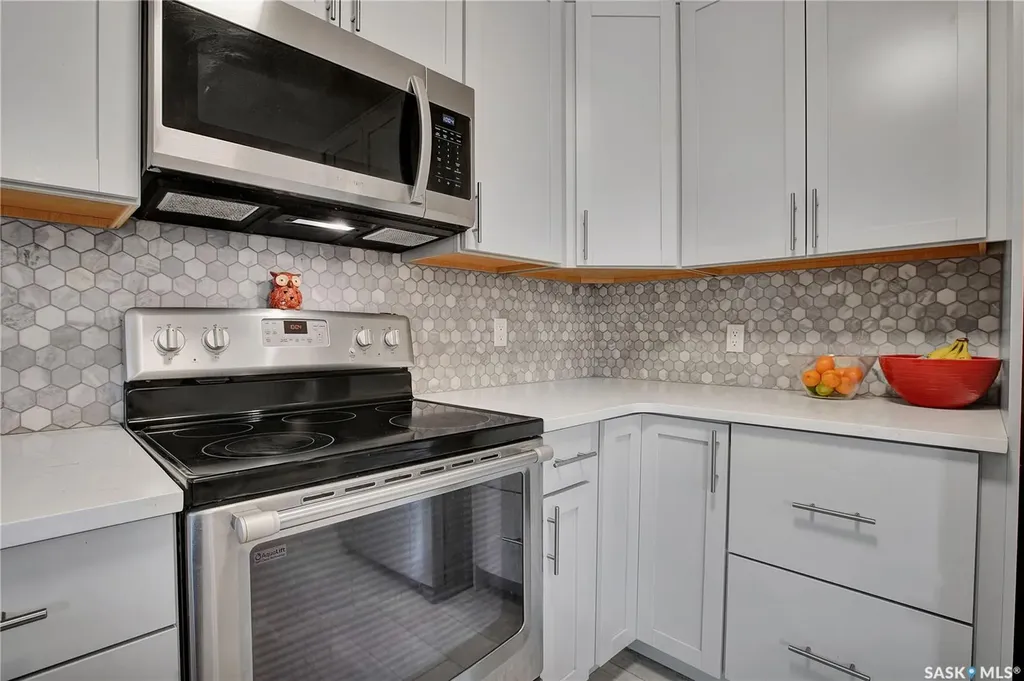 523 Pendygrasse Road Saskatoon SK S7M 5N4