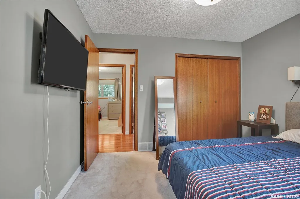 523 Pendygrasse Road Saskatoon SK S7M 5N4